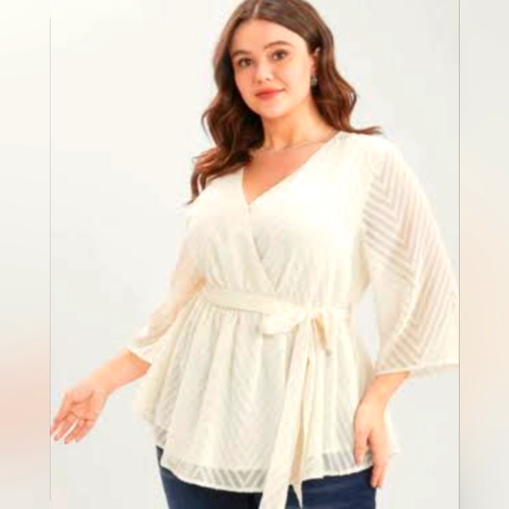 NWT Bloomchic Belted Geometric Texture Surplice Top ~ SIZE 22